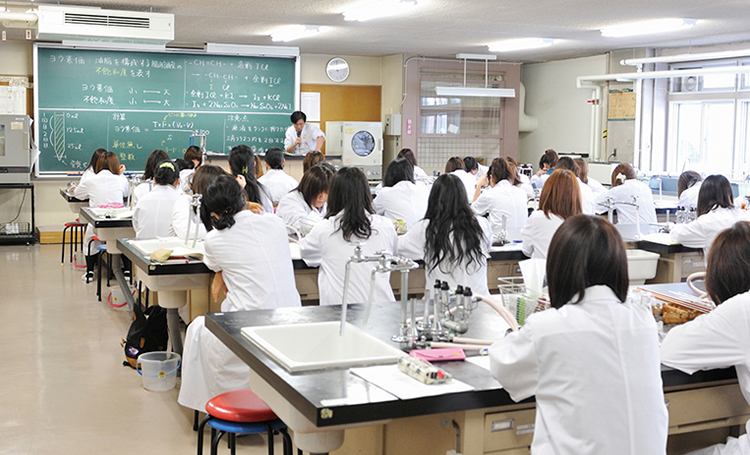 理化学実験室